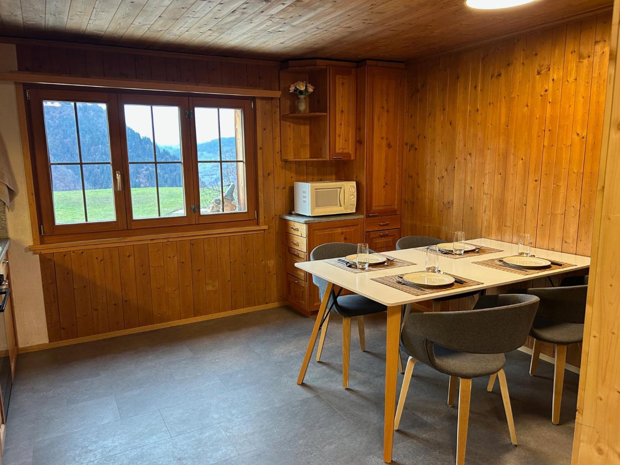 Latura - 3.5 Zimmerwohnung Fuer 4 Personen, 80m2